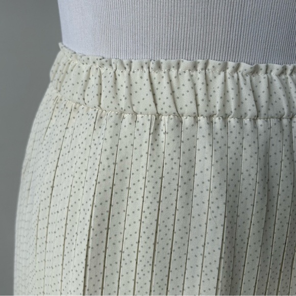 Uniqlo Chiffon Pleated Long Skirt - Picture 4 of 8